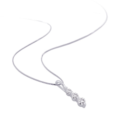 KATARINA Three Diamond Pendant Necklace (1/4 cttw IJ, I1)