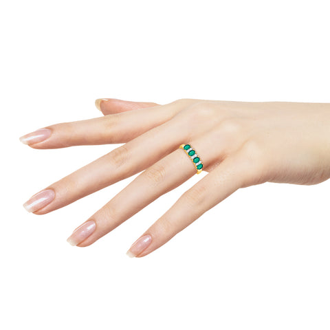 KATARINA Emerald and Diamond Anniversary Wedding Band (1 1/10 cttw)