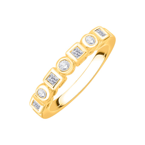 KATARINA Round and Princess Cut Diamond Wedding Band (1/4 cttw)