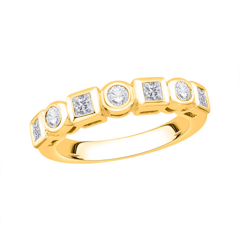 KATARINA Round and Princess Cut Diamond Wedding Band (1/2 cttw)