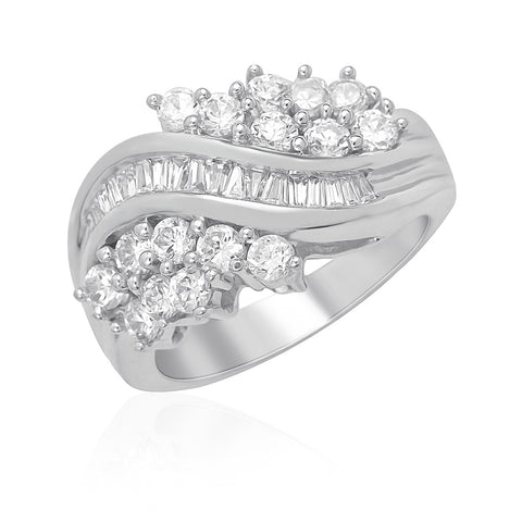 KATARINA Round and Baguette Cut Diamond Ring (1 1/2 cttw)